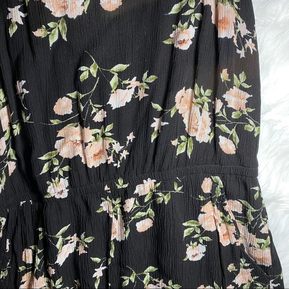 Forever21 floral romper - Picture 4 of 4